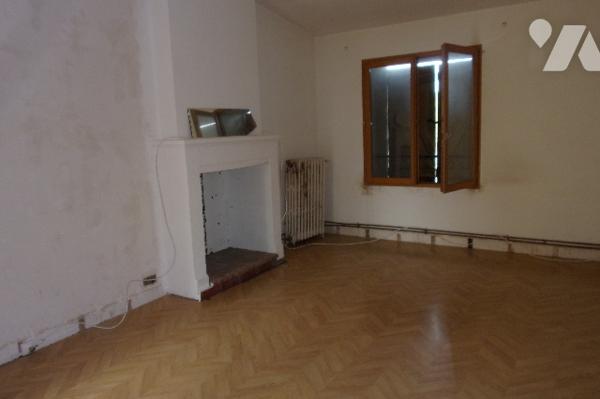 Maison ,1 pièce de vie,1 cuisine,3 chambres,1 salle de bains,1WC,1 préau