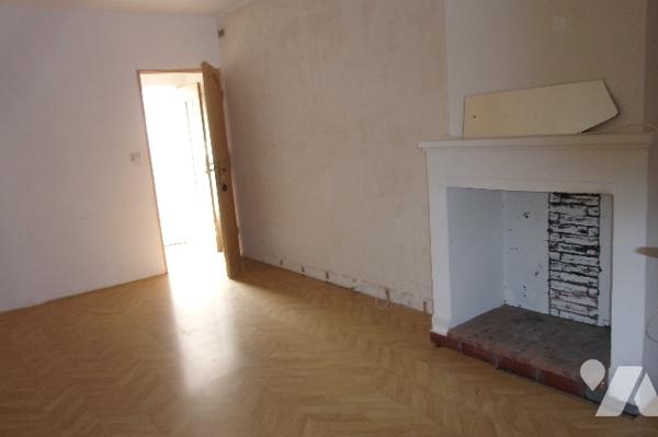 Maison ,1 pièce de vie,1 cuisine,3 chambres,1 salle de bains,1WC,1 préau