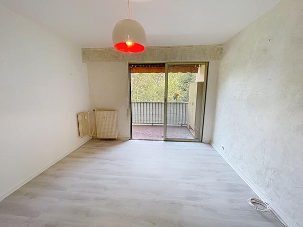 Exclusivité Nestenn Peymeinade, studio avec balcon , 1 pièce 27 m2, (23.70 m2 loi carrez), vue forêt