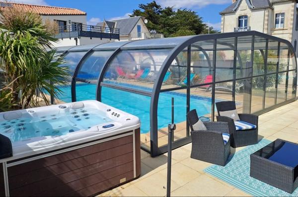 Maison à vendre 8 pièces SAINT GILLES CROIX DE VIE (85)- ensemble immobilier de 2 maisons de type 4 avec piscine jardinet stationnement