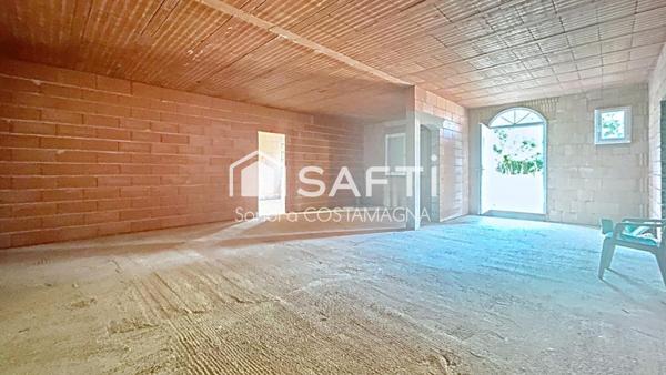 Maison à terminer sur vaste parcelle de 5 000 m² – Quartier recherché proche rocade
