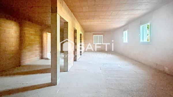 Maison à terminer sur vaste parcelle de 5 000 m² – Quartier recherché proche rocade
