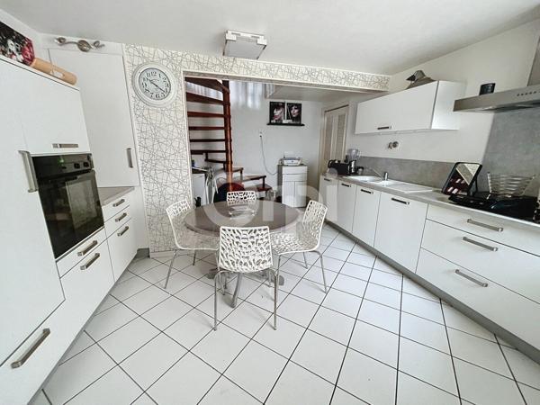 Immeuble à vendre    5 pièces • 135 m2 Liffol-le-Grand