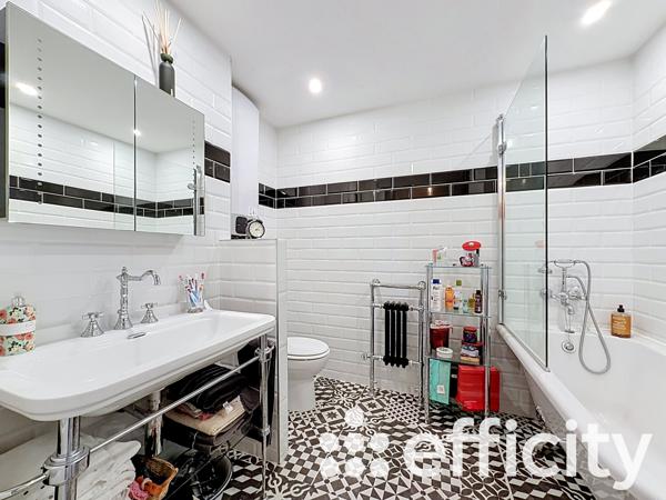 Appartement
         5 pièces
        - 112 m² Exclusivité 375 000 € *
