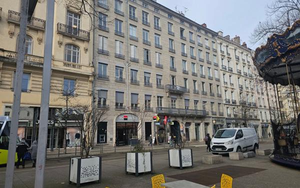 Appartement à vendre    3 pièces • 96,60 m2 Saint-Étienne