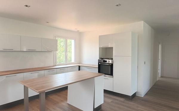 Maison à vendre    6 pièces • 200 m2 Saintes