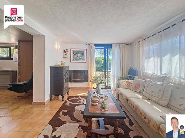 Villa 3 pièces et appartement 2 pièces 183 m2 sur un terrain de 3000 m2 avec  garage , sous-sol et piscine