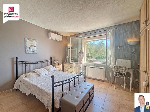 Villa 3 pièces et appartement 2 pièces 183 m2 sur un terrain de 3000 m2 avec  garage , sous-sol et piscine