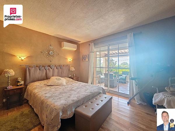 Villa 3 pièces et appartement 2 pièces 183 m2 sur un terrain de 3000 m2 avec  garage , sous-sol et piscine