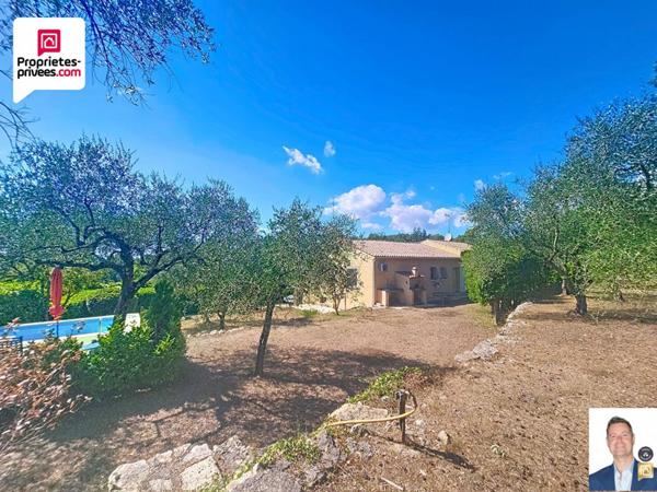 Villa 3 pièces et appartement 2 pièces 183 m2 sur un terrain de 3000 m2 avec  garage , sous-sol et piscine