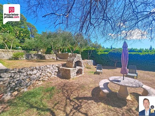 Villa 3 pièces et appartement 2 pièces 183 m2 sur un terrain de 3000 m2 avec  garage , sous-sol et piscine