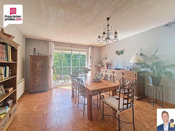 Villa 3 pièces et appartement 2 pièces 183 m2 sur un terrain de 3000 m2 avec  garage , sous-sol et piscine