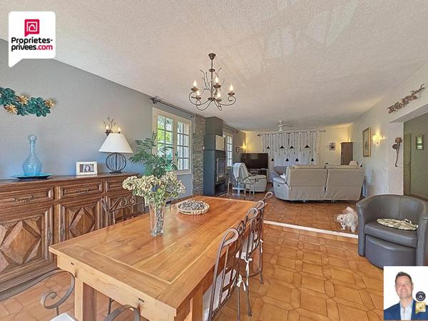 Villa 3 pièces et appartement 2 pièces 183 m2 sur un terrain de 3000 m2 avec  garage , sous-sol et piscine