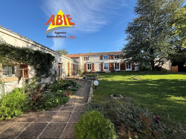 Maison  10 pièce(s)  6 chambre(s)  240 m²