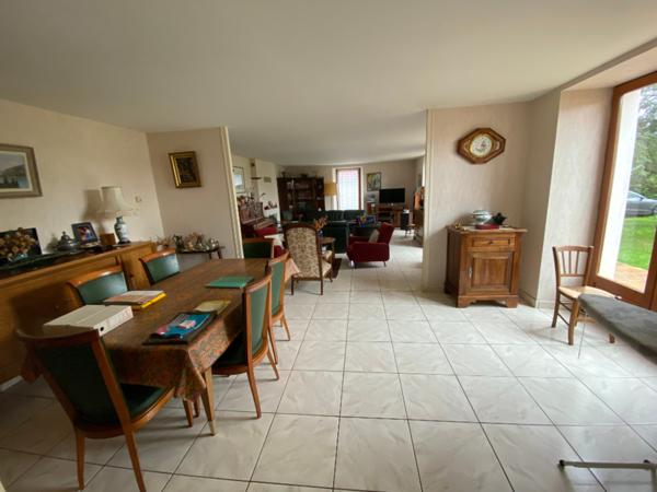 Maison  10 pièce(s)  6 chambre(s)  240 m²