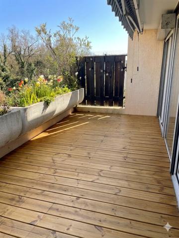 Appartement
         4 pièces
        - 76 m² 270 000 € *