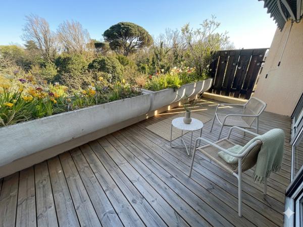 Appartement
         4 pièces
        - 76 m² 270 000 € *