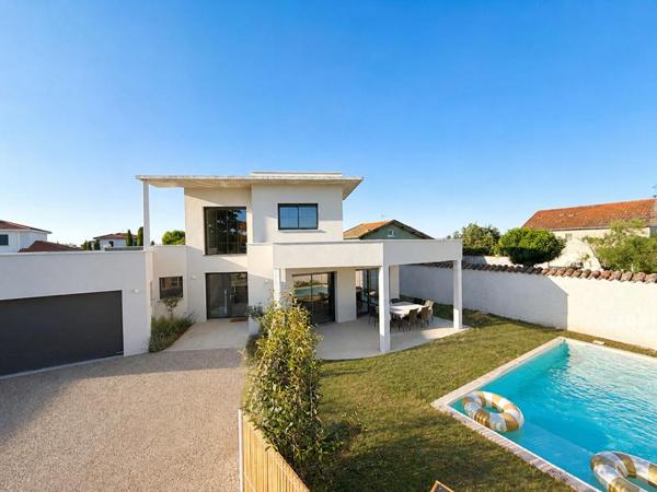 Maison d'architecte contemporaine avec piscine - Saint Just Saint Rambert