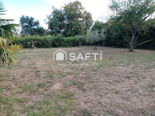 CHAREAUNEUF DU FAOU (29520) ; Proche toutes commodités et axe routier.