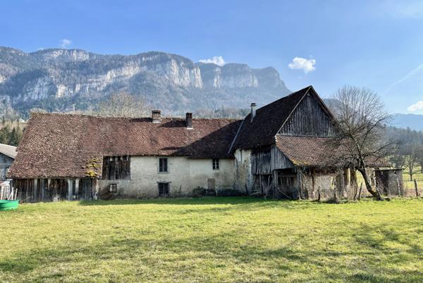 Saint-Laurent-du-Pont (38380) Beau potentiel et du cachet pour ce tènement immobilier à restaurer - à 30 mn de Grenoble et Chambéry