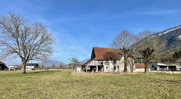 Saint-Laurent-du-Pont (38380) Beau potentiel et du cachet pour ce tènement immobilier à restaurer - à 30 mn de Grenoble et Chambéry