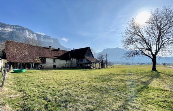 Saint-Laurent-du-Pont (38380) Beau potentiel et du cachet pour ce tènement immobilier à restaurer - à 30 mn de Grenoble et Chambéry