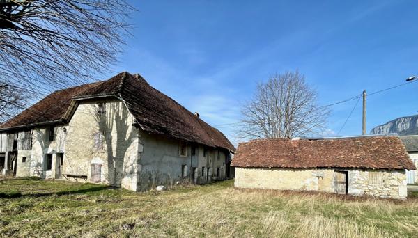 Saint-Laurent-du-Pont (38380) Beau potentiel et du cachet pour ce tènement immobilier à restaurer - à 30 mn de Grenoble et Chambéry