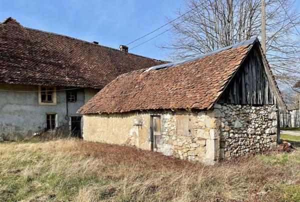 Saint-Laurent-du-Pont (38380) Beau potentiel et du cachet pour ce tènement immobilier à restaurer - à 30 mn de Grenoble et Chambéry