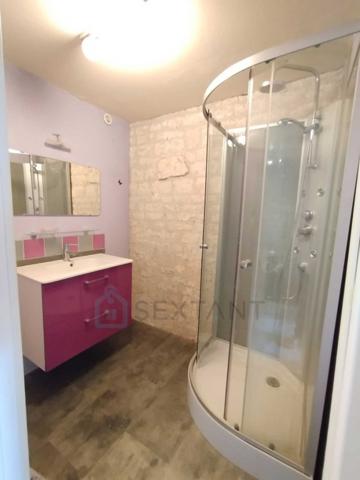 MAISON DE VILLE EN PIERRE - 6 PIECES - 120 M² - COUR PRIVEE