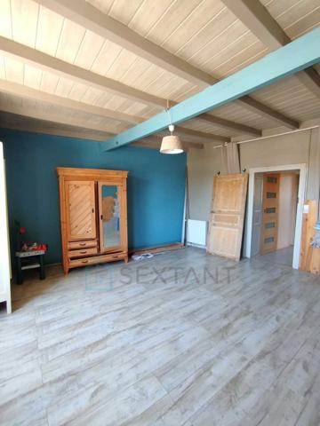 MAISON DE VILLE EN PIERRE - 6 PIECES - 120 M² - COUR PRIVEE