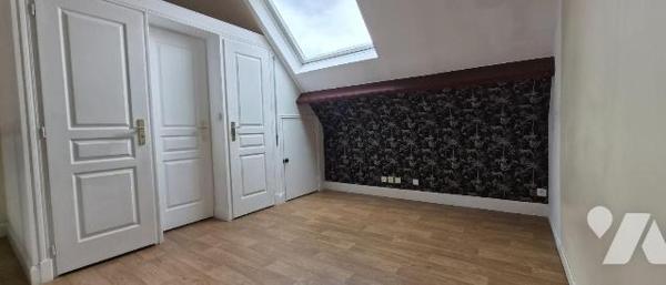RARE SUR LE MARCHE EN PLEIN CENTRE D'HARDELOT ET A DEUX PAS DE LA MER

Beau duplex de 52m2, s...