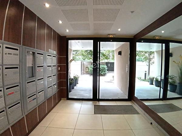 Six-fours Rez de Jardin, appartement T3 de 65 m² , jardin de 80 m², place de parking et cave.