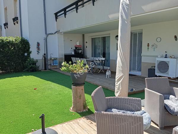 Six-fours Rez de Jardin, appartement T3 de 65 m² , jardin de 80 m², place de parking et cave.