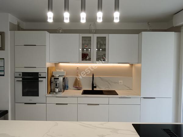 Six-fours Rez de Jardin, appartement T3 de 65 m² , jardin de 80 m², place de parking et cave.