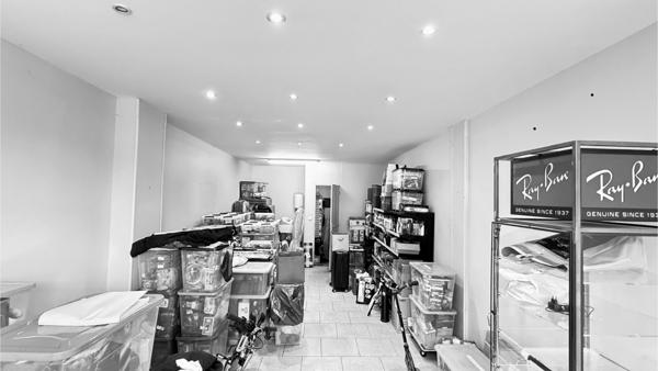 Local d activite Noailles 38.40 m2, Vitrine 2.30 m