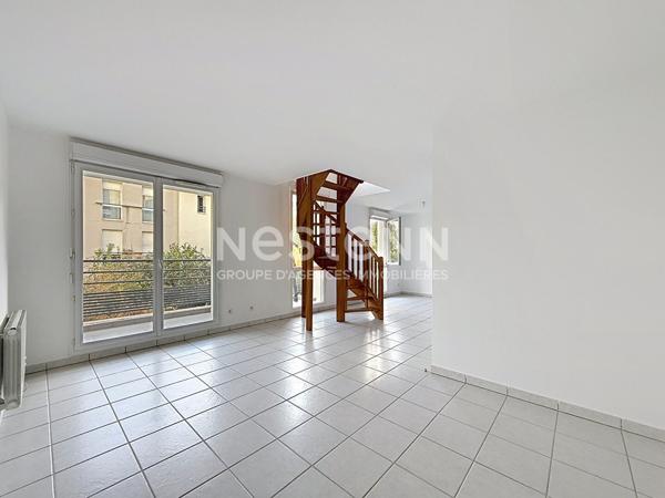 Grand Appartement Duplex 3 pièces secteur FORT DE BRON avec Terrasse - 69500 BRON