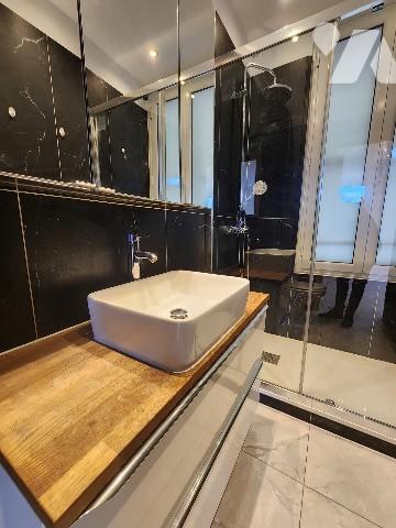 immeuble  11 bd jacques ugo 06220 Vallauris composé de de deux studios,  quatre 2p et 1 local.