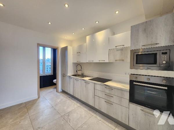 immeuble  11 bd jacques ugo 06220 Vallauris composé de de deux studios,  quatre 2p et 1 local.