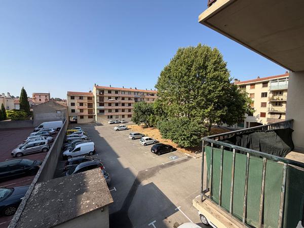Location appartement T4 meublé de 79 m² avec balcons et parking à Carcassonne