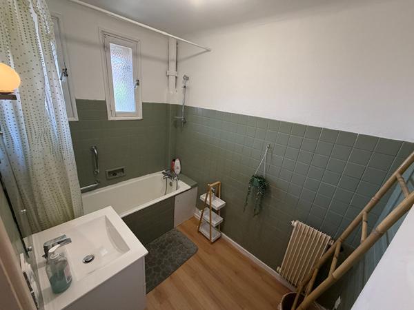 Location appartement T4 meublé de 79 m² avec balcons et parking à Carcassonne