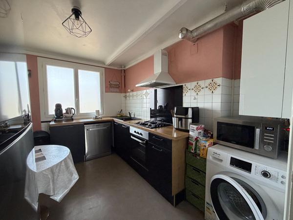 Location appartement T4 meublé de 79 m² avec balcons et parking à Carcassonne