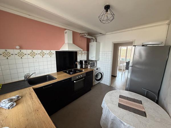 Location appartement T4 meublé de 79 m² avec balcons et parking à Carcassonne
