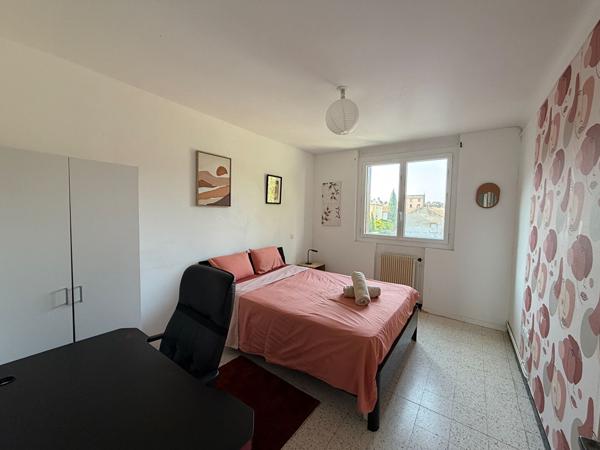 Location appartement T4 meublé de 79 m² avec balcons et parking à Carcassonne