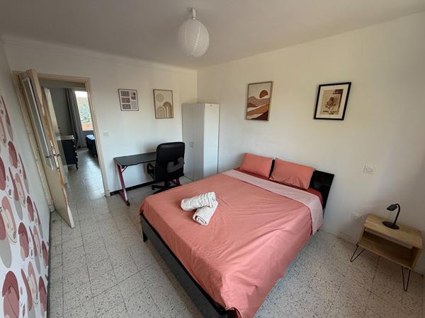 Location appartement T4 meublé de 79 m² avec balcons et parking à Carcassonne