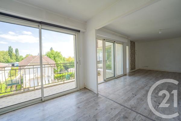 Appartement F4 à vendre  4 pièces - 102 m 2   SAUJON  - 17