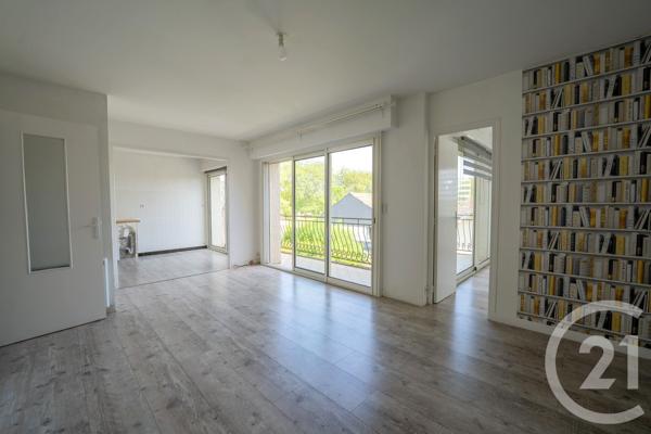 Appartement F4 à vendre  4 pièces - 102 m 2   SAUJON  - 17