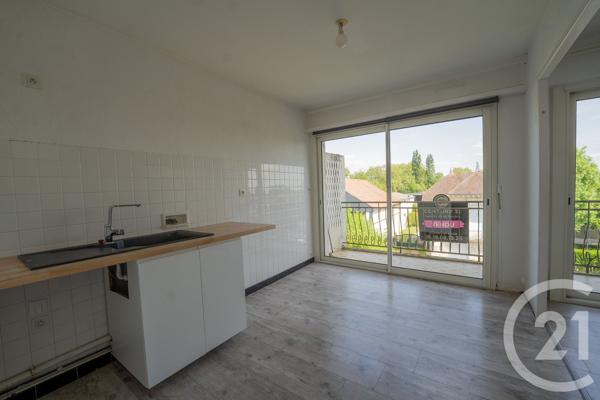 Appartement F4 à vendre  4 pièces - 102 m 2   SAUJON  - 17