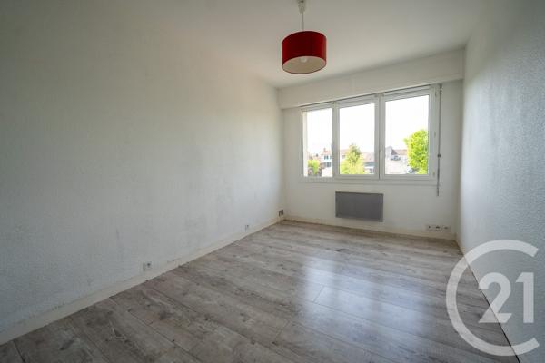 Appartement F4 à vendre  4 pièces - 102 m 2   SAUJON  - 17