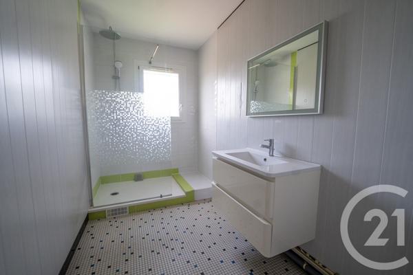 Appartement F4 à vendre  4 pièces - 102 m 2   SAUJON  - 17