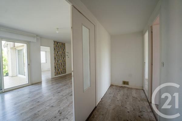 Appartement F4 à vendre  4 pièces - 102 m 2   SAUJON  - 17